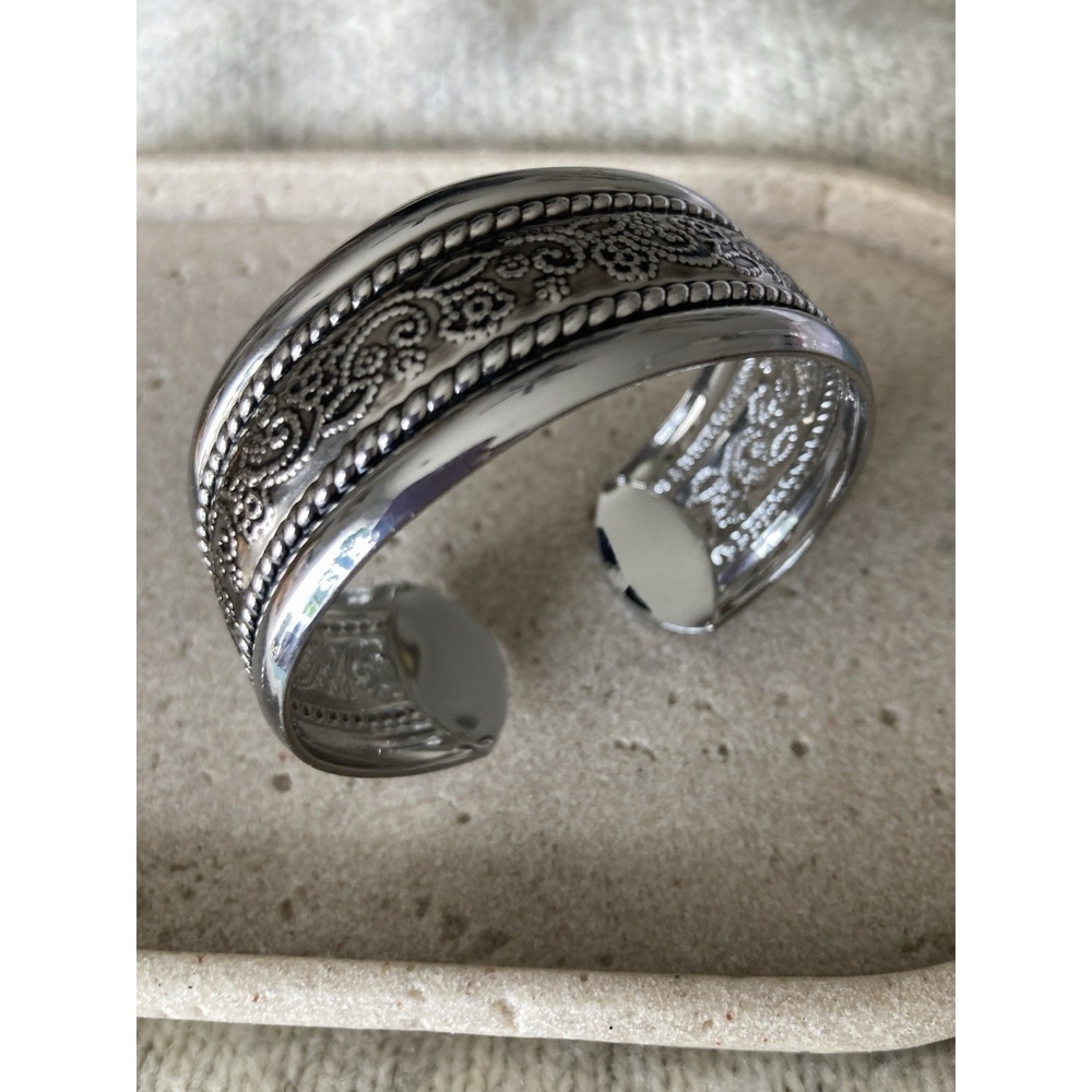 Silver Tone Wide Cuff Bracelet Paisley Filigree Etched Boho‎ Statement Bangle